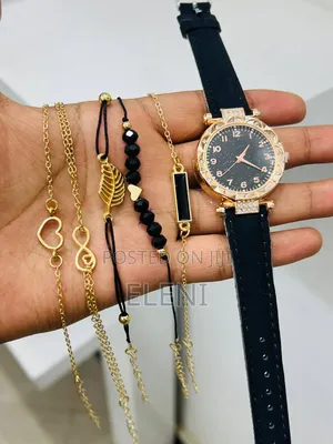 Womens Round Quartz Watch