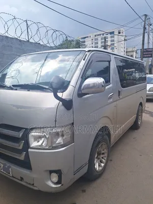 Toyota HiAce 2017 Silver