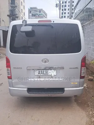 Toyota HiAce 2017 Silver