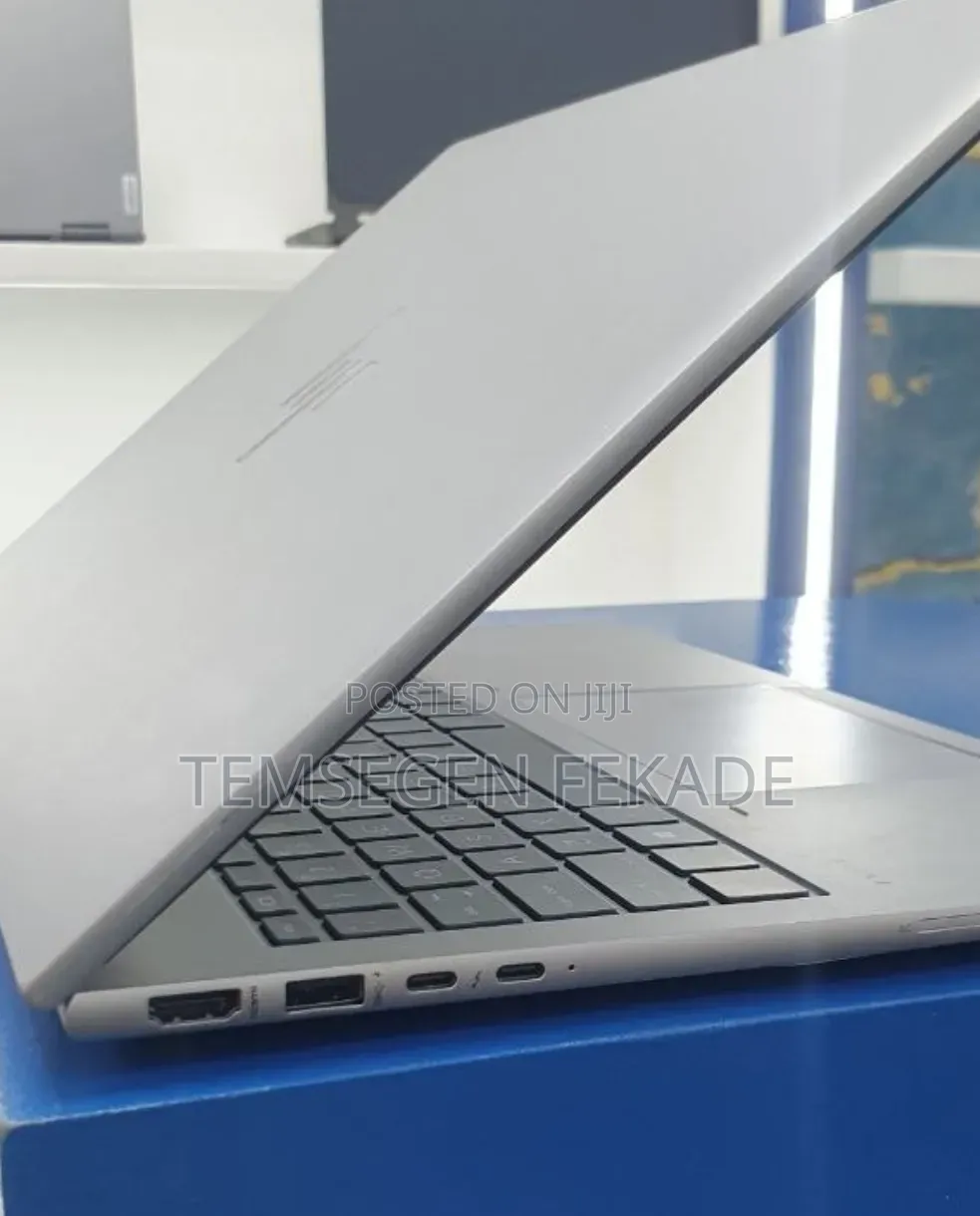 New Laptop HP ZBook Firefly 16 G10 16GB Intel Core i7 SSD 512GB