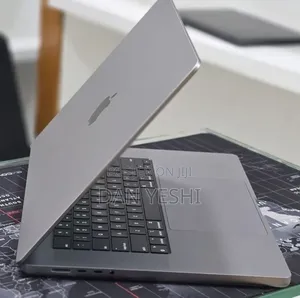New Laptop Apple MacBook Pro 2023 M2 16GB Apple M2 SSD 512GB