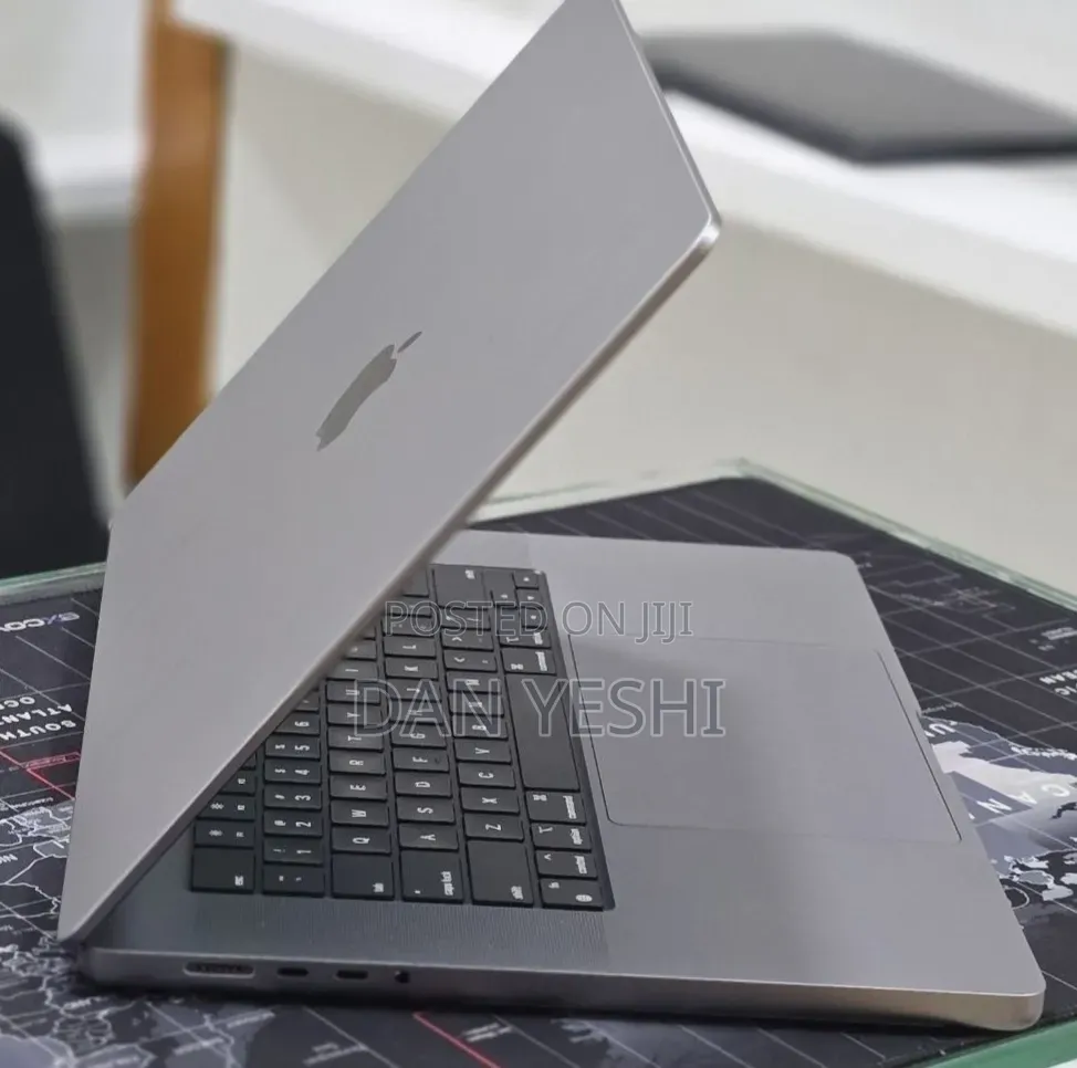 New Laptop Apple MacBook Pro 2023 M2 16GB Apple M2 SSD 512GB