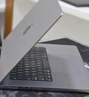 New Laptop Apple MacBook Pro 2023 M2 16GB Apple M2 SSD 512GB
