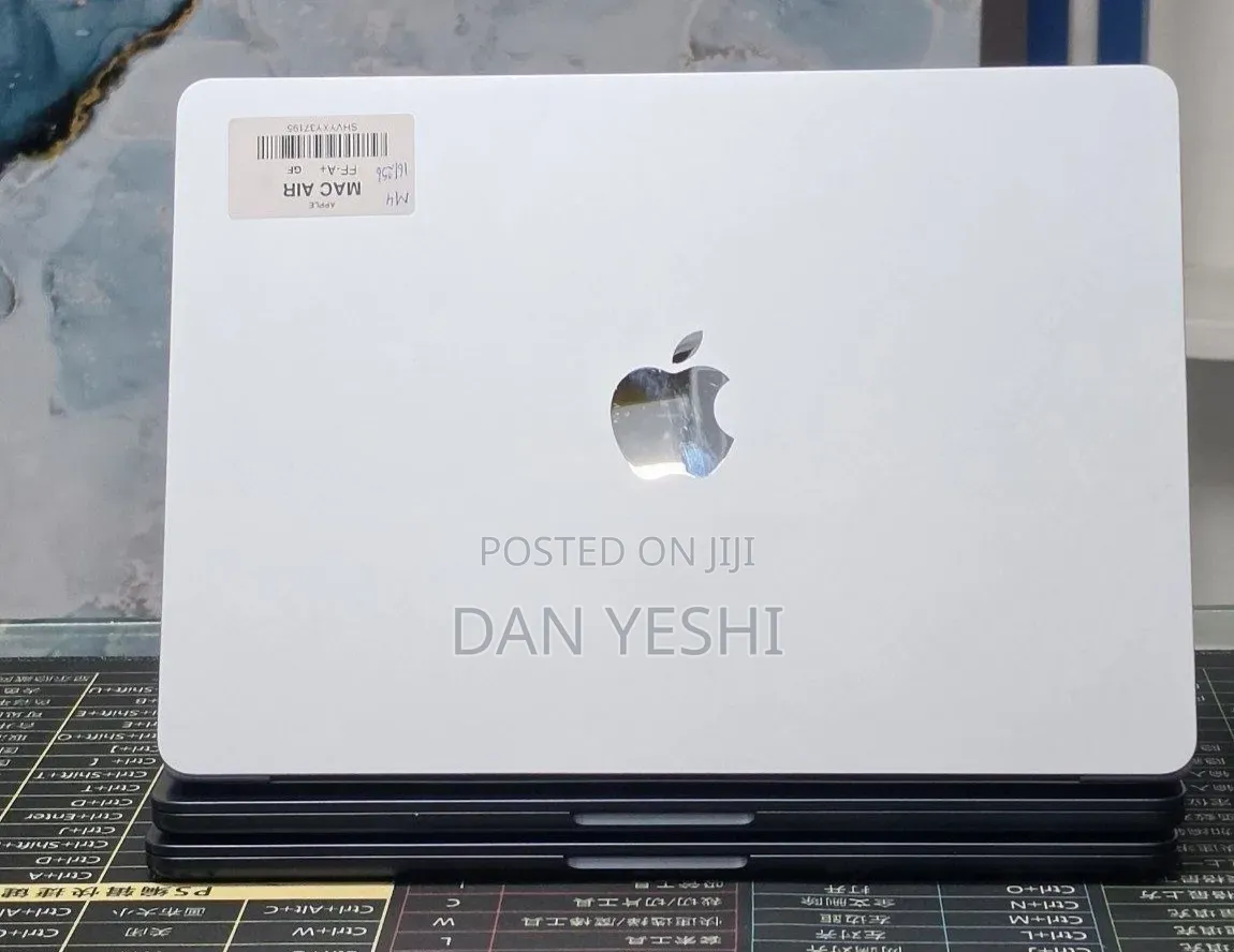 New Laptop Apple MacBook Air 2025 M4 16GB Apple M4 SSD 256GB