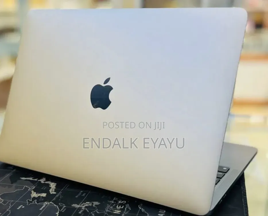 New Laptop Apple MacBook Pro 2022 M2 8GB Apple M2 SSD 512GB