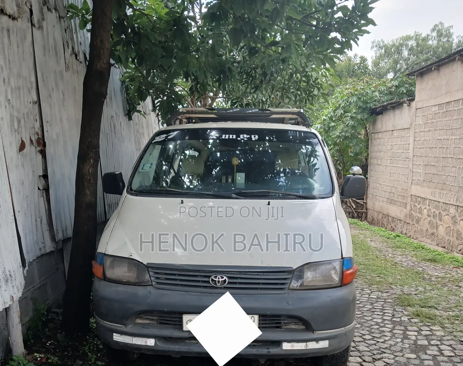 Toyota Grand HiAce 2002 White