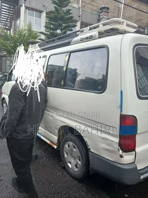 Toyota Grand HiAce 2002 White