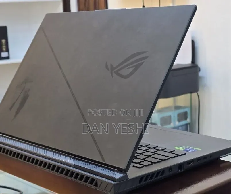New Laptop Asus ROG Strix G18 32GB Intel Core i9 SSD 1T