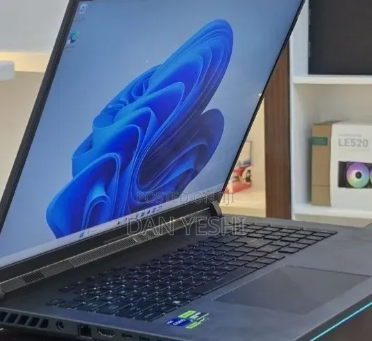 New Laptop Asus ROG Strix G18 32GB Intel Core i9 SSD 1T