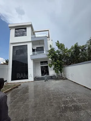 Furnished 7bdrm Villa in መሀል ወሰን ሂልሰይድ ላይ አዲስ, Yeka for sale