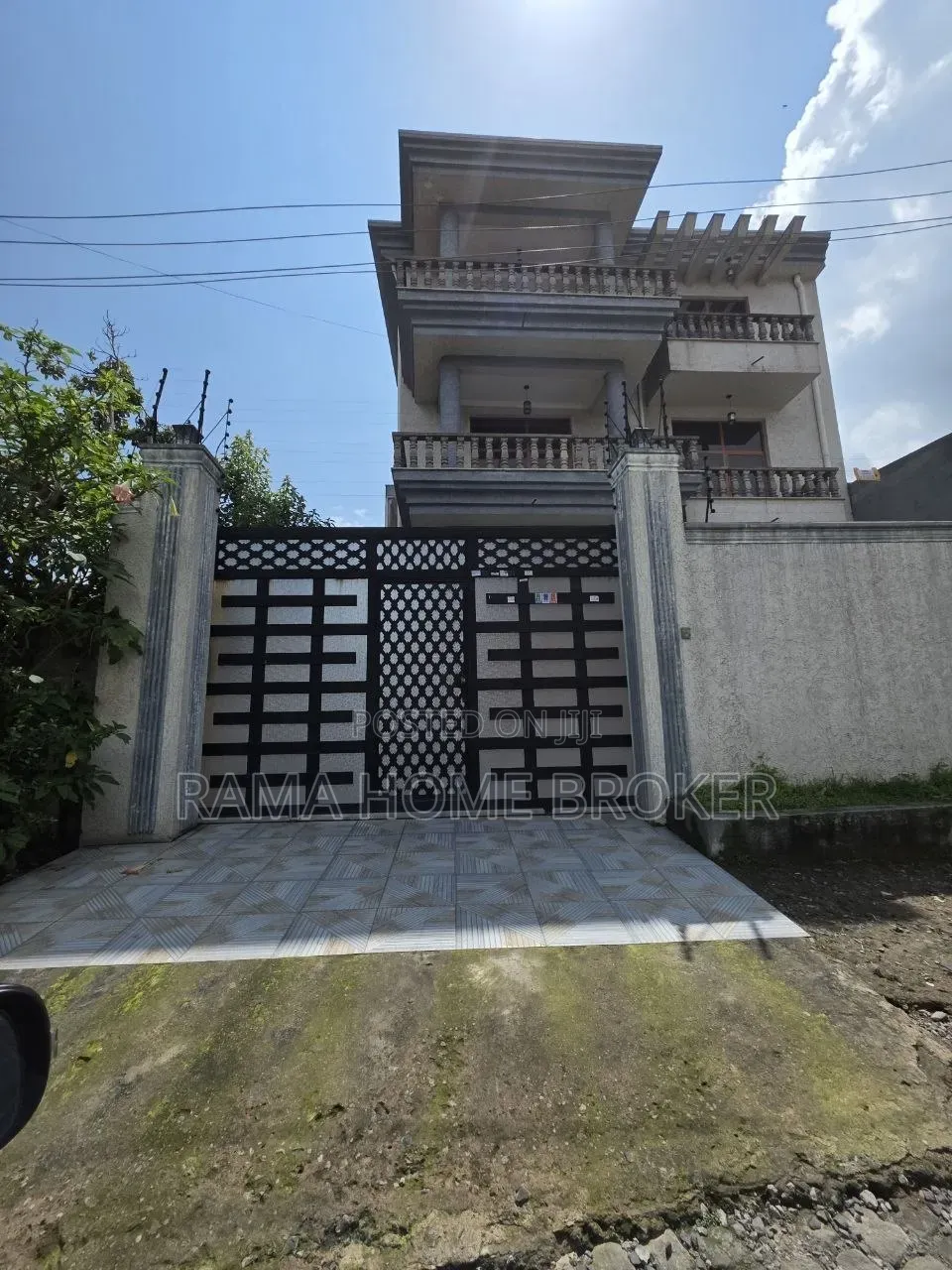 Furnished 9bdrm Villa in መሀል ወሰን ላይ ርካሽ ቤት, Yeka for sale