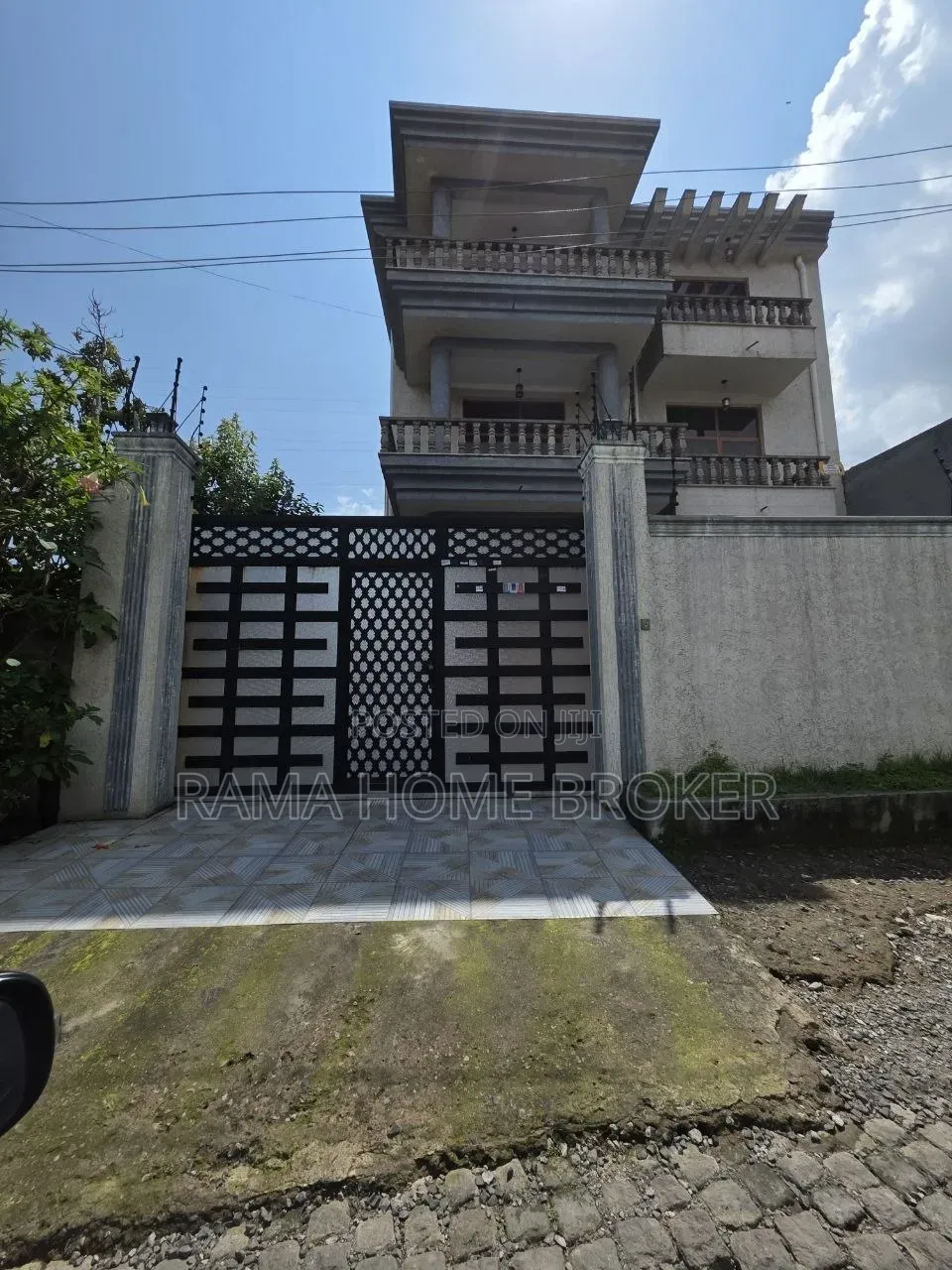 Furnished 9bdrm Villa in መሀል ወሰን ላይ ርካሽ ቤት, Yeka for sale