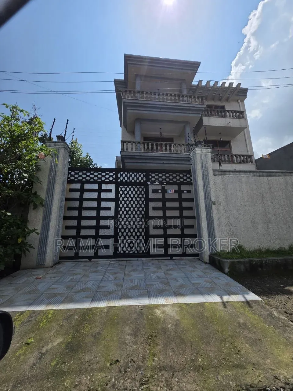 Furnished 9bdrm Villa in መሀል ወሰን ላይ ርካሽ ቤት, Yeka for sale