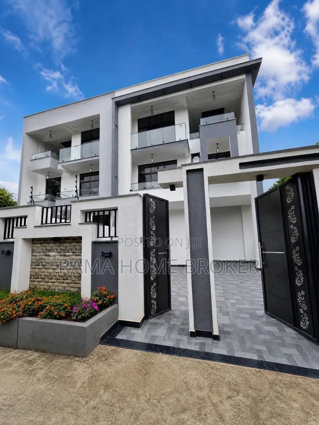 Furnished 10bdrm Villa in አዲስ ዘመናዊ ቤት በአያት, Yeka for sale