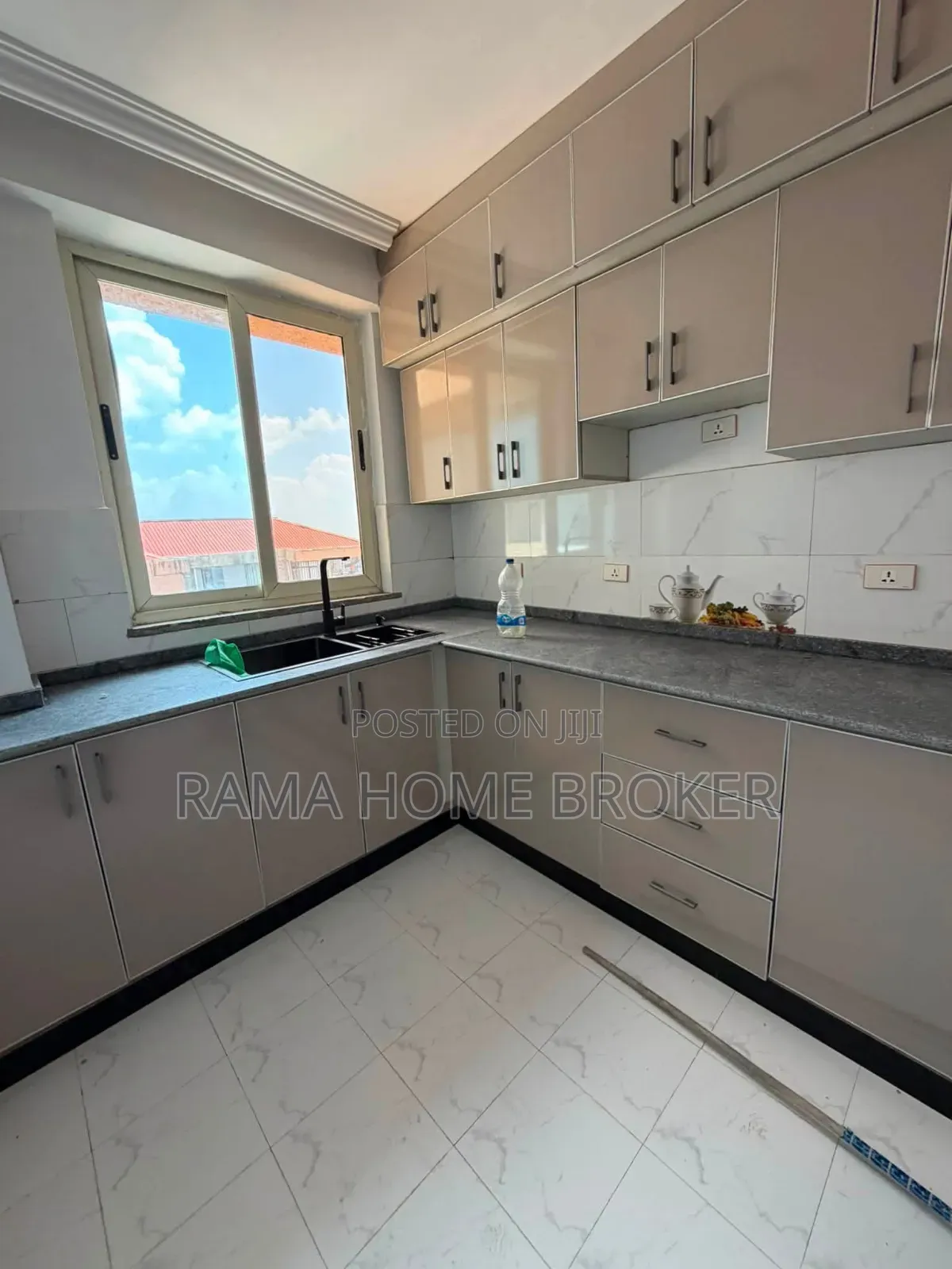 Furnished 6bdrm Villa in ማንም ያልኖረበት አዲስ ቤት, Yeka for sale