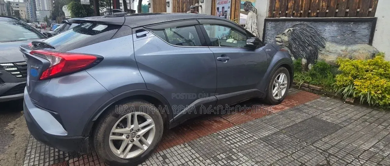 Toyota C-HR 2023 Blue