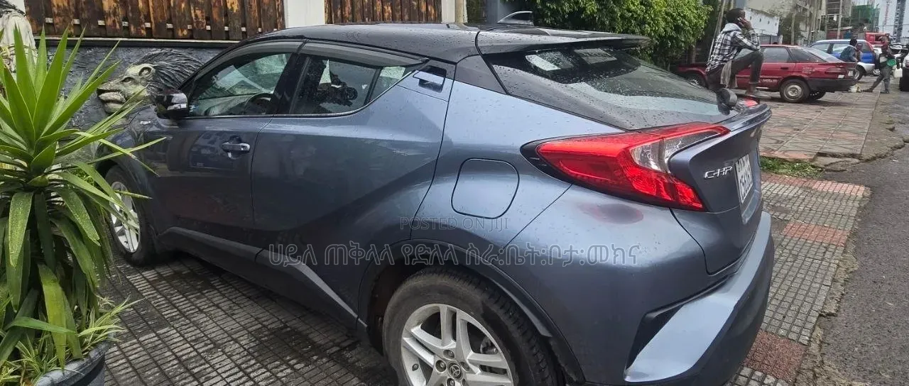 Toyota C-HR 2023 Blue