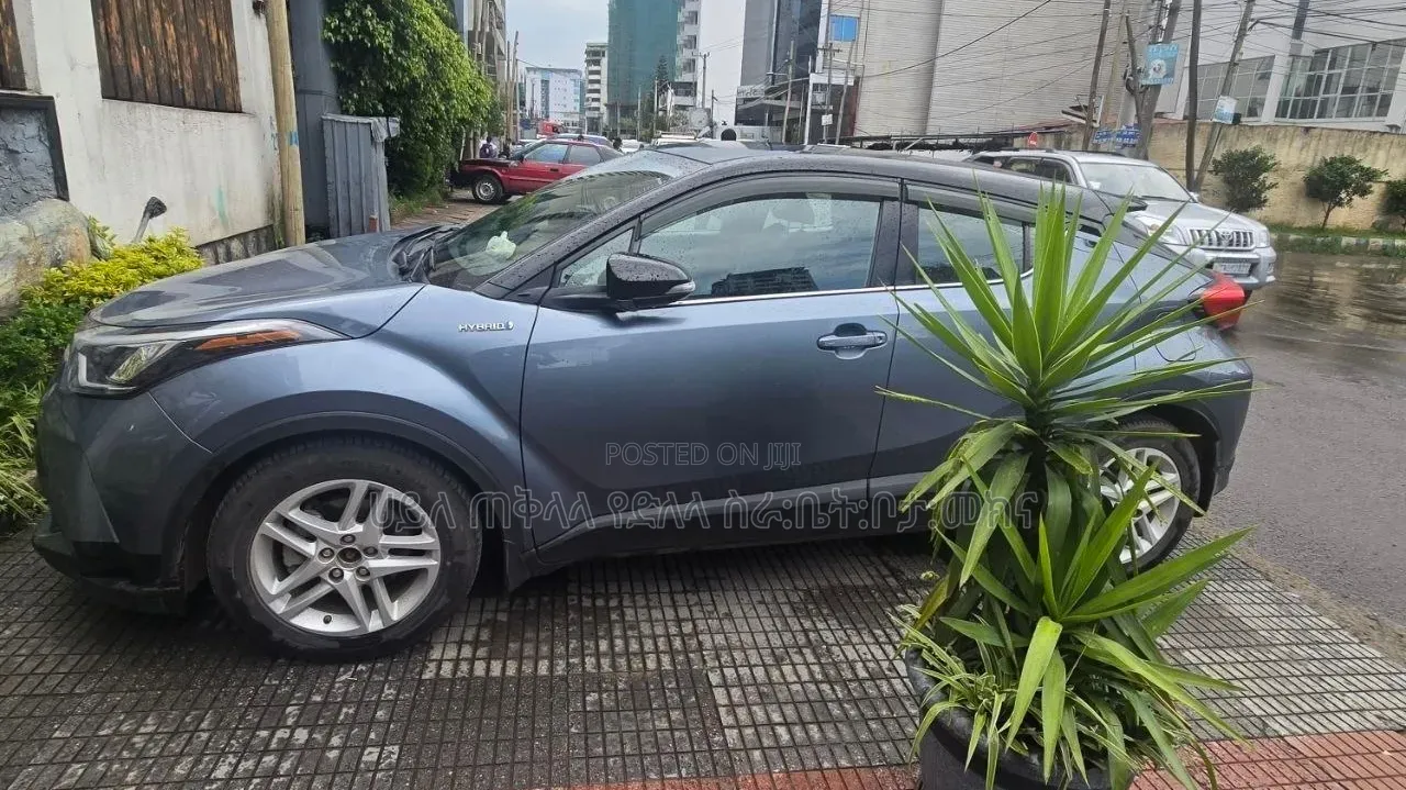 Toyota C-HR 2023 Blue