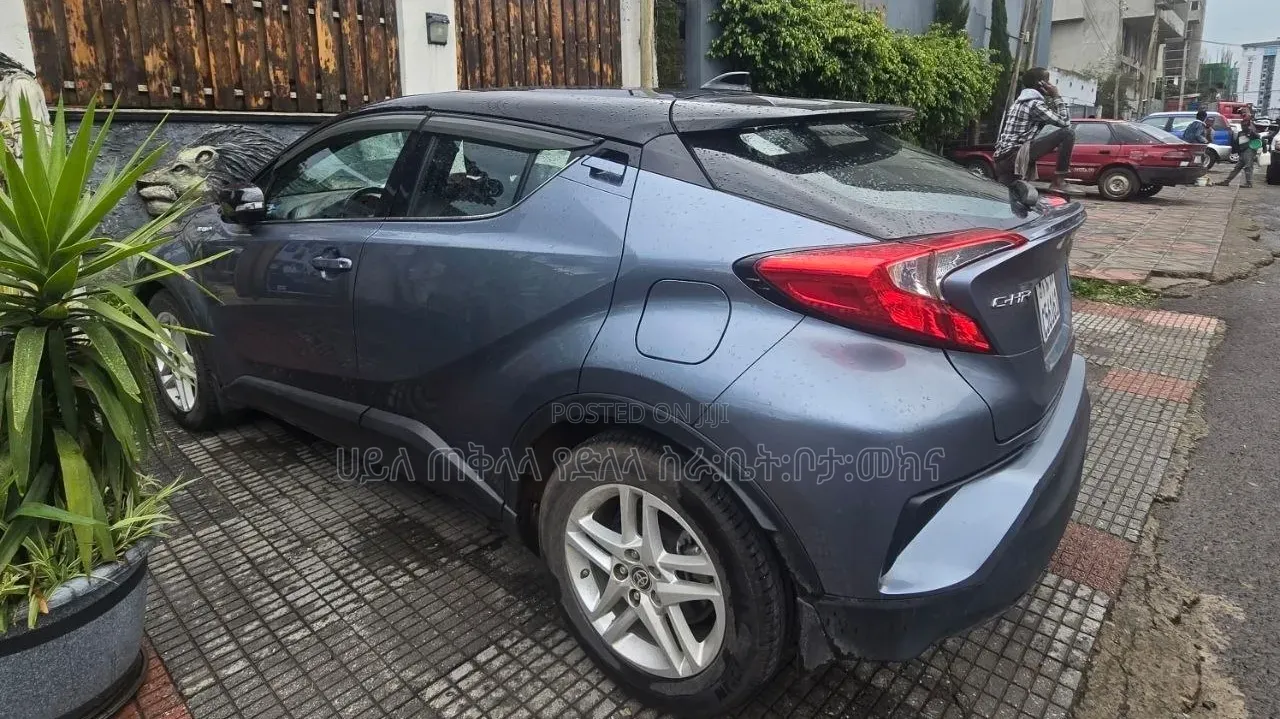 Toyota C-HR 2023 Blue