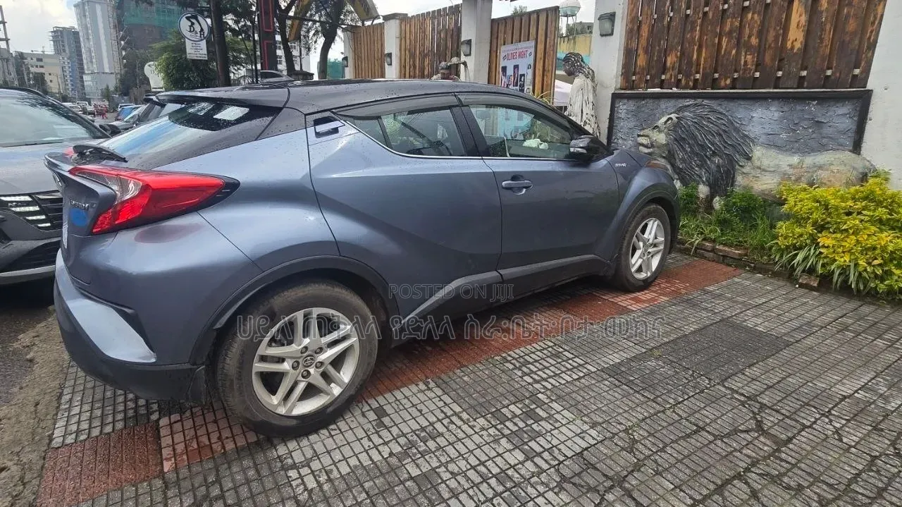 Toyota C-HR 2023 Blue
