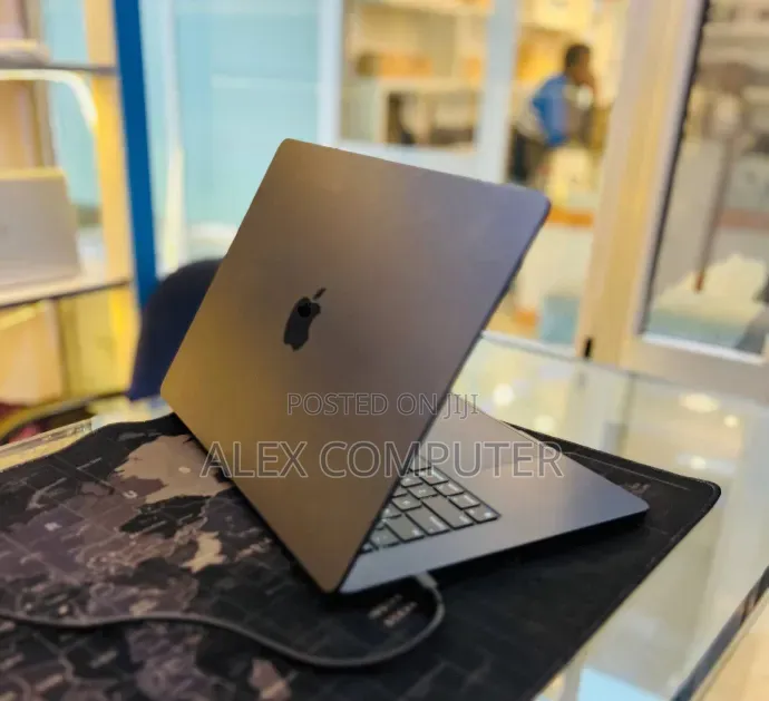 New Laptop Apple MacBook Air 2024 M3 8GB Apple M3 SSD 256GB
