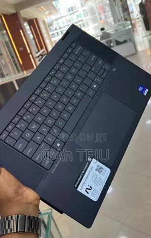 New Laptop HP OmniBook 5 Flip 16GB Intel Core Ultra 7 SSD 1T