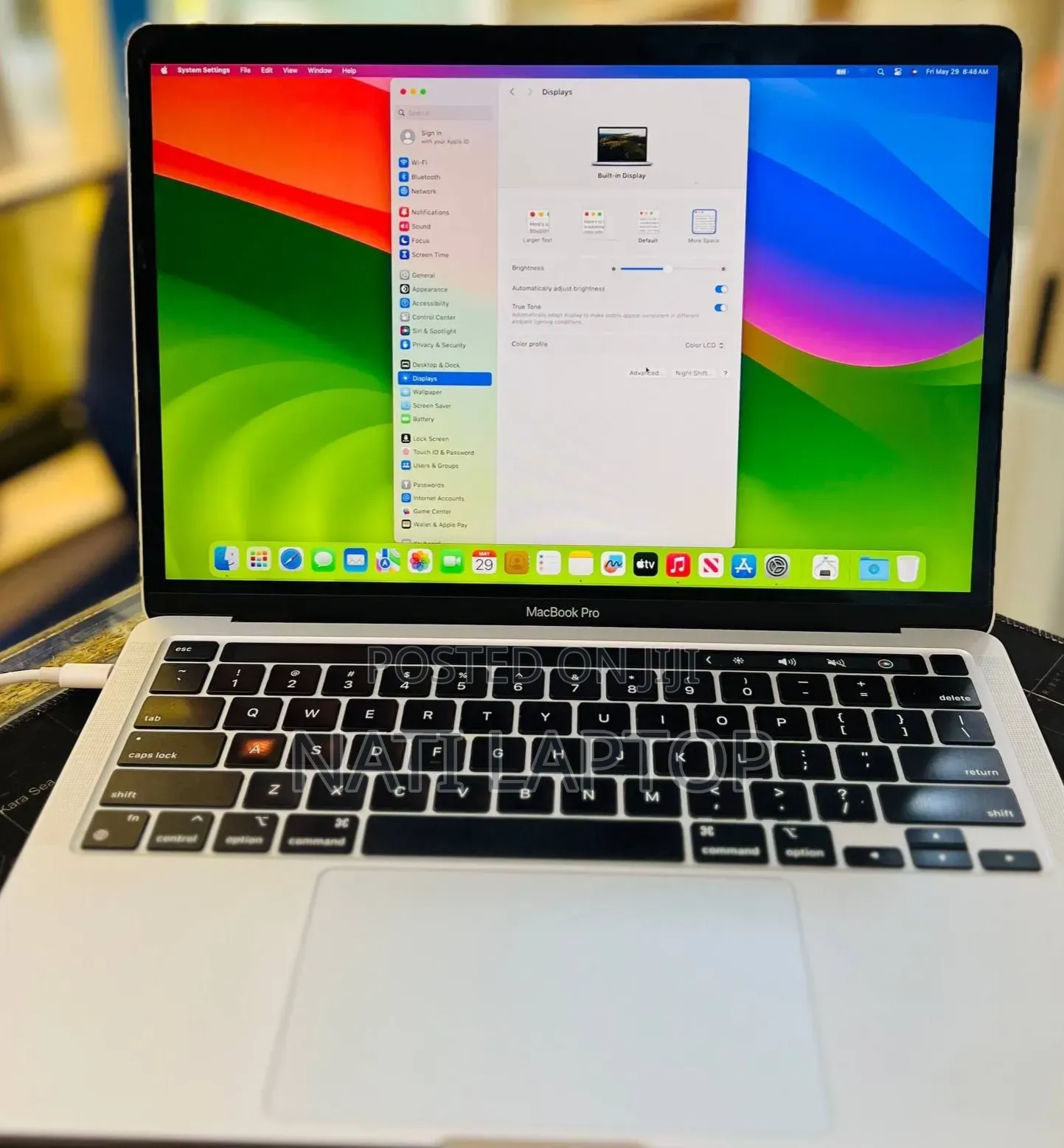New Laptop Apple MacBook Pro 2020 M1 16GB Apple M1 Pro SSD 256GB