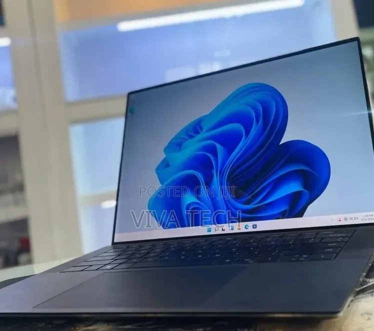 New Laptop Dell Precision 15 3520 16GB Intel Core i7 SSD 512GB