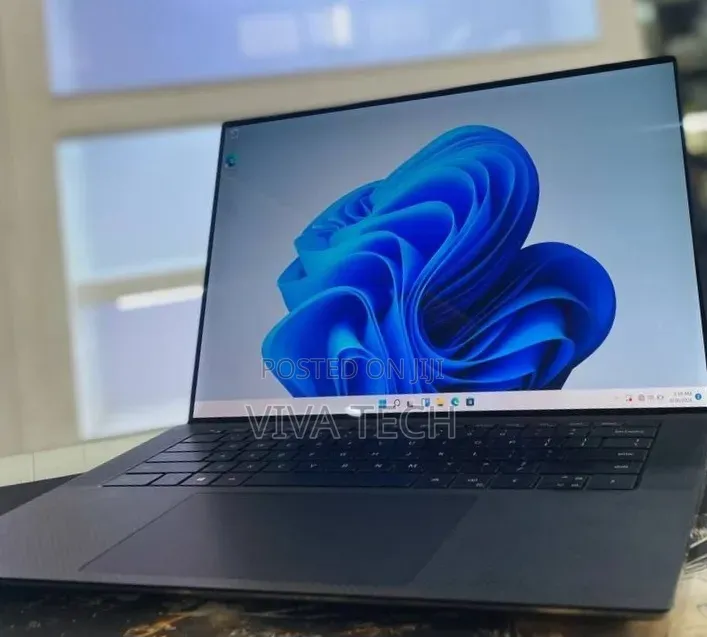 New Laptop Dell Precision 15 3520 16GB Intel Core i7 SSD 512GB