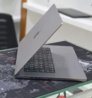 New Laptop Apple MacBook Pro 2022 M2 16GB Apple M2 SSD 512GB