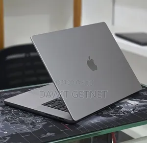 New Laptop Apple MacBook Pro 2022 M2 16GB Apple M2 SSD 512GB