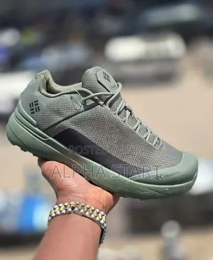 Colombia Water Proof Sneakers for Hiking Shoes Made in Vietnam
