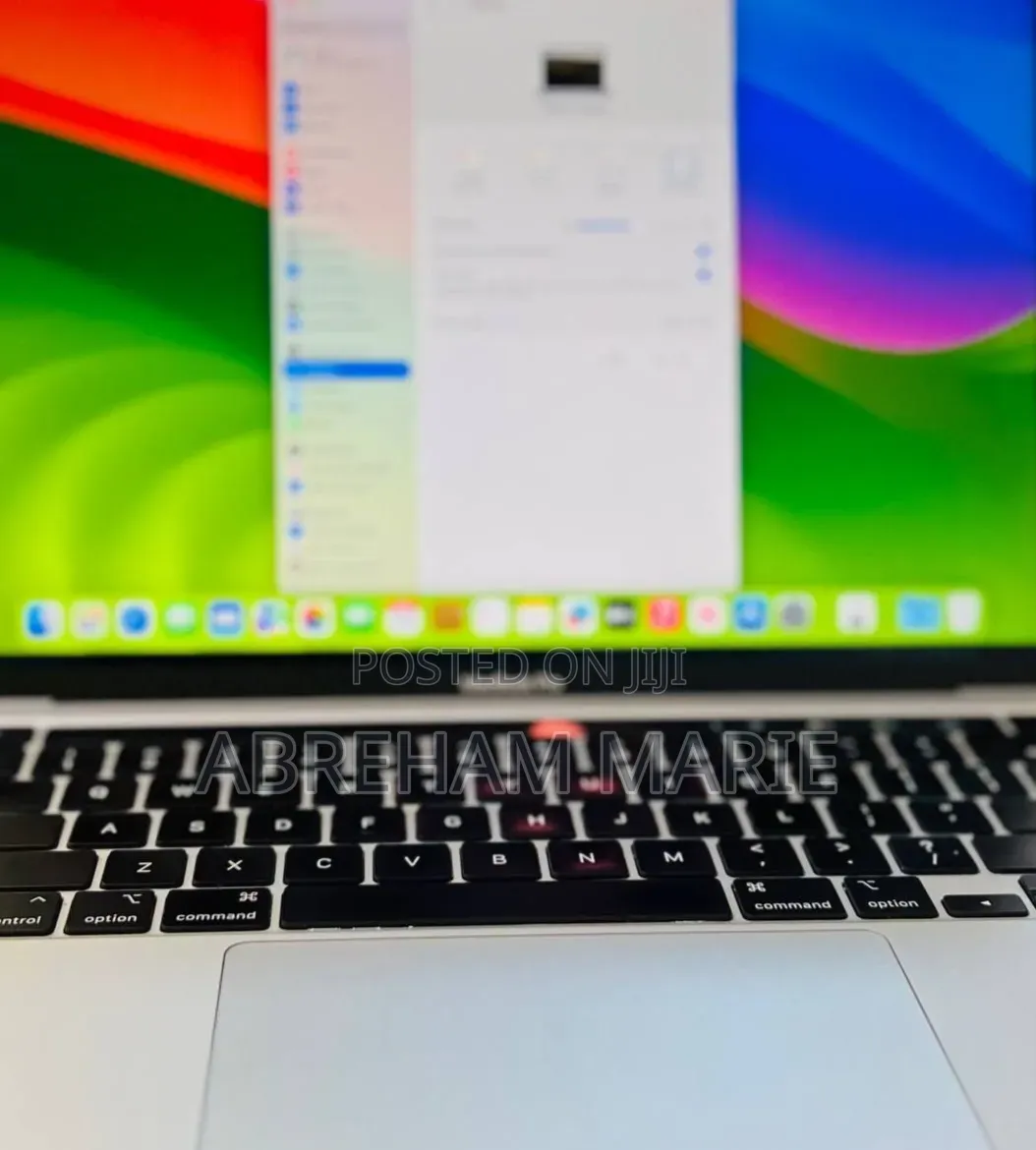 New Laptop Apple MacBook Pro 2021 M1 16GB Apple M1 Pro SSD 256GB