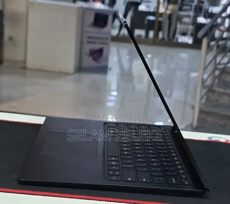 New Laptop Microsoft Surface 8GB Intel Core i5 SSD 256GB