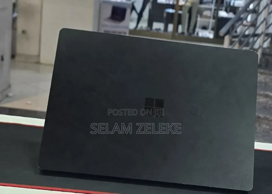 New Laptop Microsoft Surface 8GB Intel Core i5 SSD 256GB