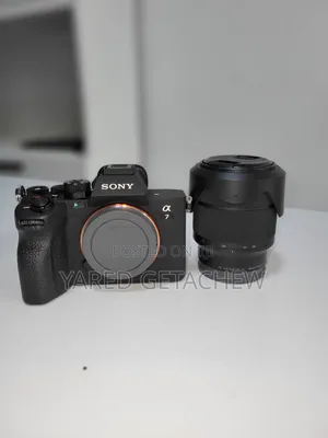 Sony Alpha 7IV With 28-70mm Kit Lens