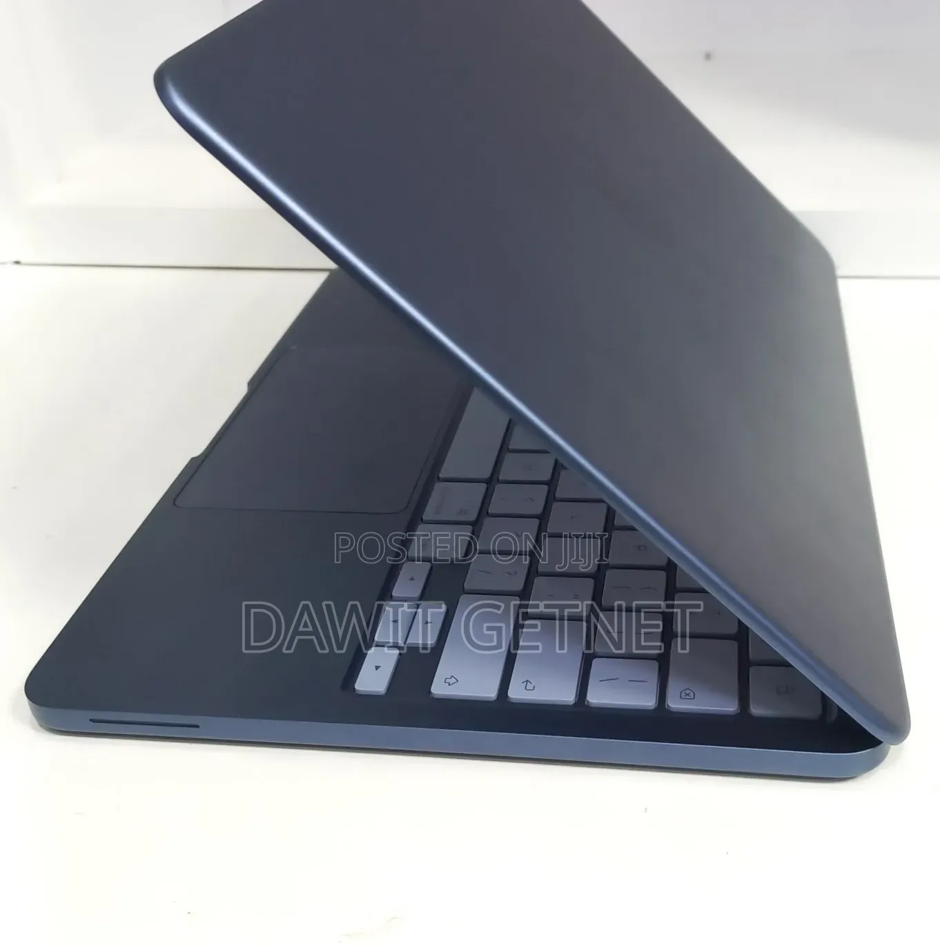 New Laptop Apple MacBook Air 2025 M4 8GB Apple M4 SSD 256GB