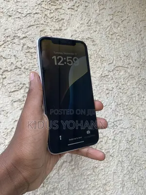 Apple iPhone XR 64 GB White