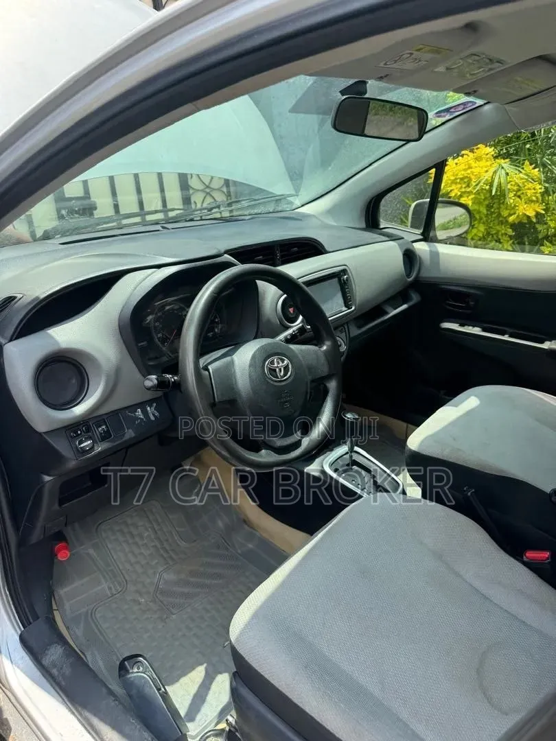 Toyota Yaris 2012 Silver