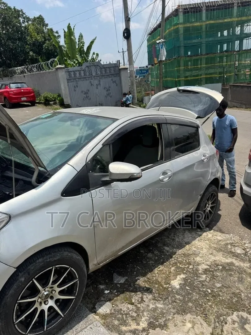 Toyota Yaris 2012 Silver