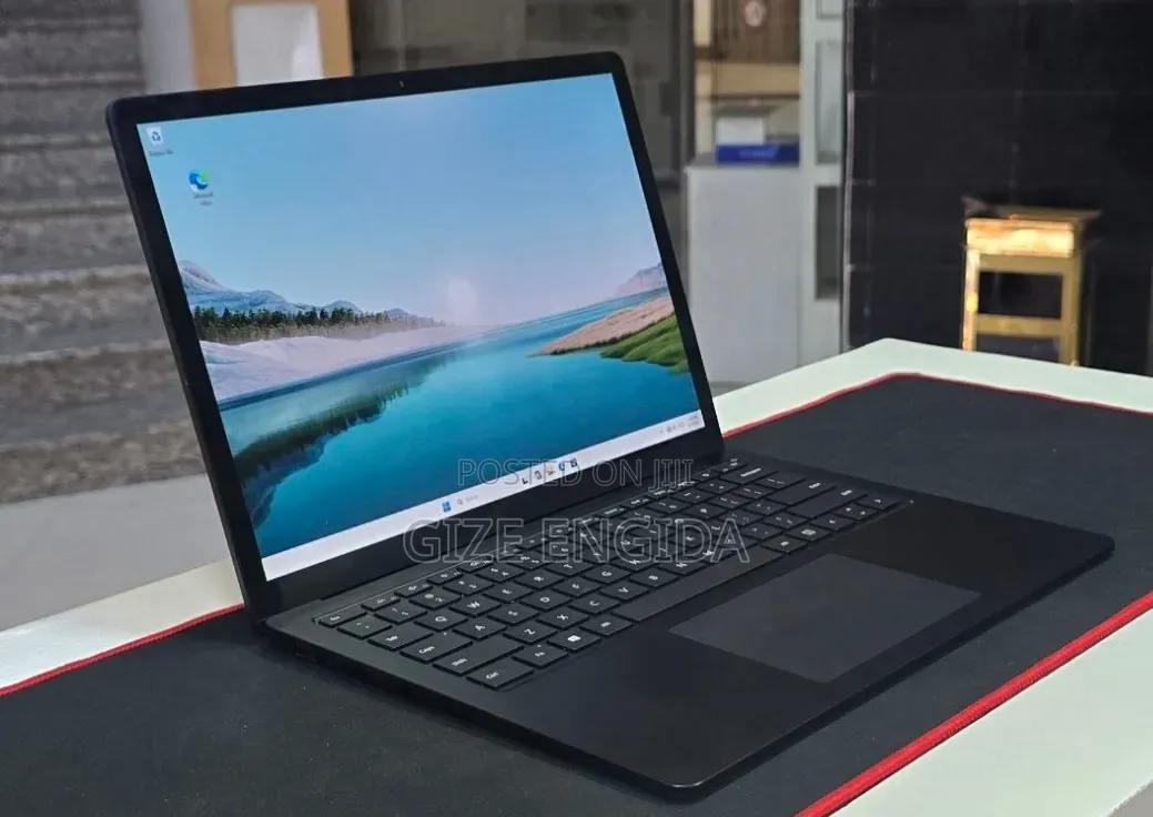 New Laptop Microsoft Surface Laptop 3 8GB Intel Core i5 SSD 256GB
