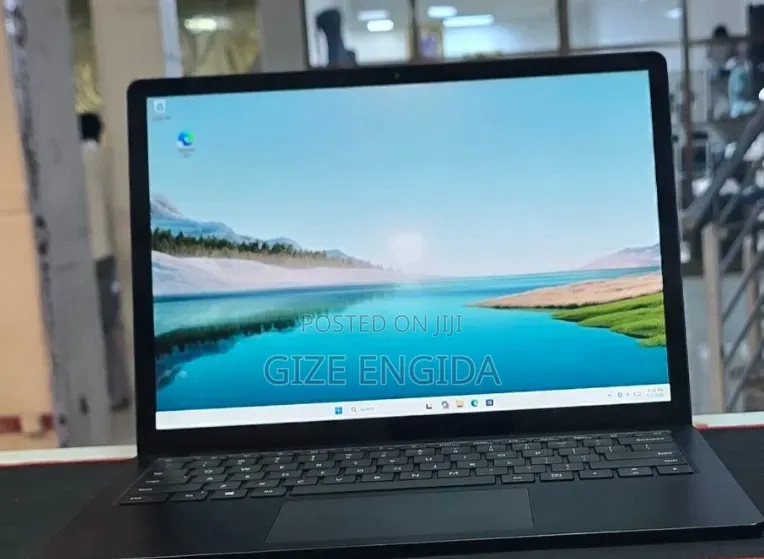 New Laptop Microsoft Surface Laptop 3 8GB Intel Core i5 SSD 256GB