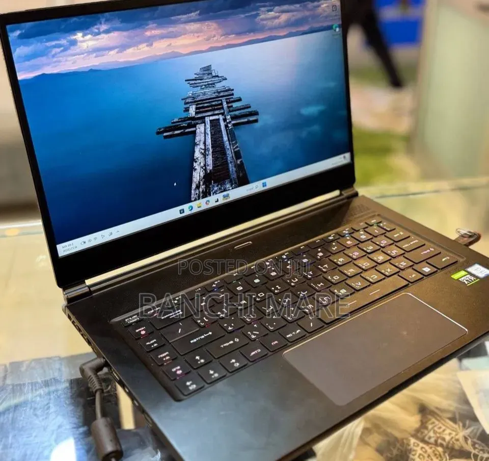 New Laptop MSI Stealth 17 Studio A13V 16GB Intel Core i7 SSD 512GB