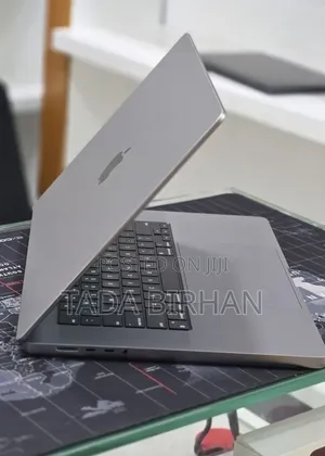 New Laptop Apple MacBook Pro 2022 M2 16GB Intel Core M2 SSD 512GB