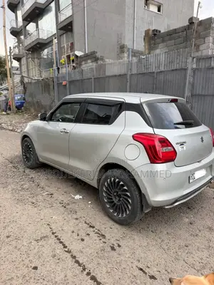 Suzuki Swift 2021 Silver