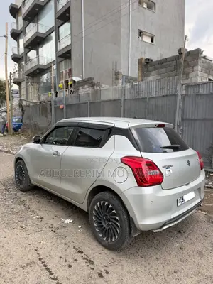 Suzuki Swift 2021 Silver