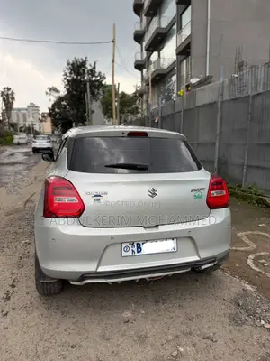Suzuki Swift 2021 Silver
