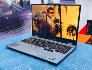 New Laptop Lenovo LOQ 15IRH8 16GB Intel Core i5 SSD 512GB