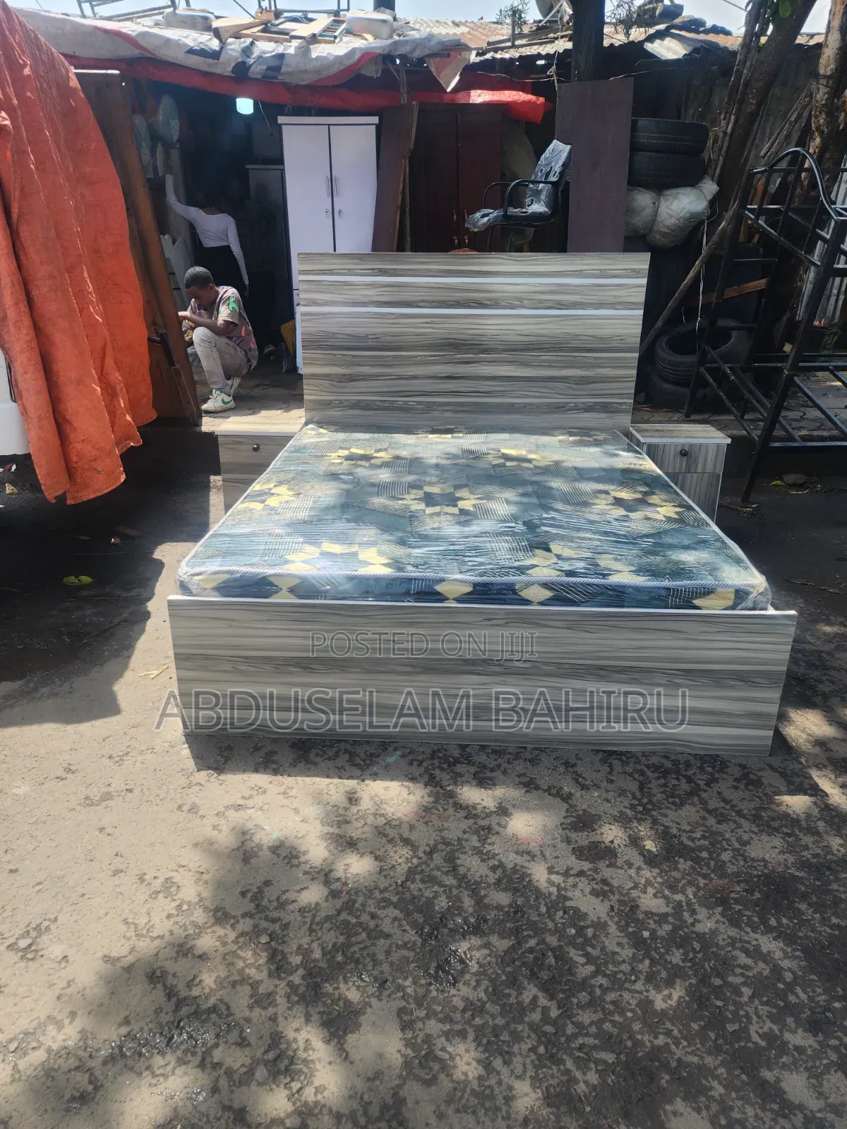 1.50mአልጋ+ቦንድድ ፍራሽ+2ኮመዲኖ