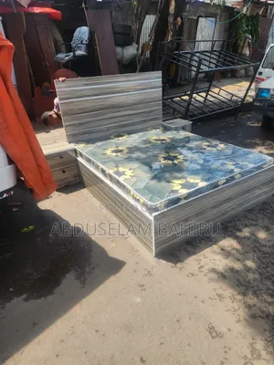 1.50mአልጋ+ቦንድድ ፍራሽ+2ኮመዲኖ